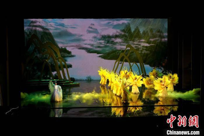 小说《繁花》里自我颠覆的魔幻设置，被剧版的现实直面再次颠覆